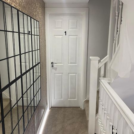 Canal View Suites: Spacious Comfort with Free Parking Southall Exterior photo