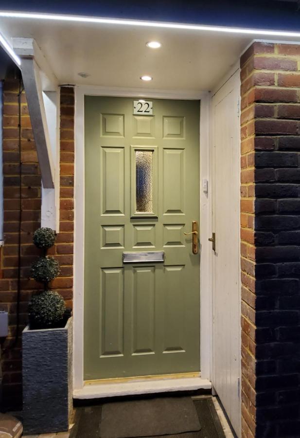 Canal View Suites: Spacious Comfort with Free Parking Southall Exterior photo