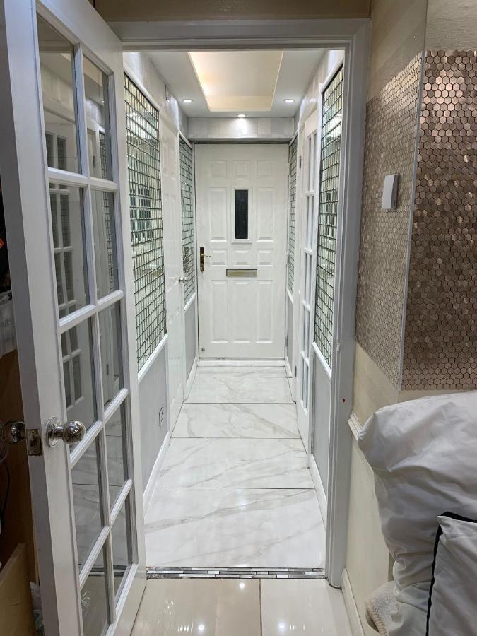 Canal View Suites: Spacious Comfort with Free Parking Southall Exterior photo